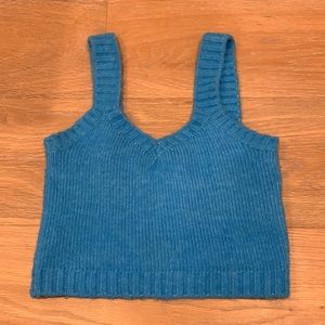 Zara Sleeveless cropped sweater in blue